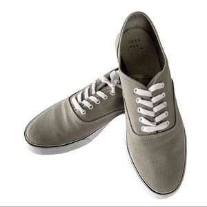 LACE UP SNEAKERS GRAY A NEW DAY CASUAL ERRANDS EVERYDAY GREAT CONDITION Sz 10